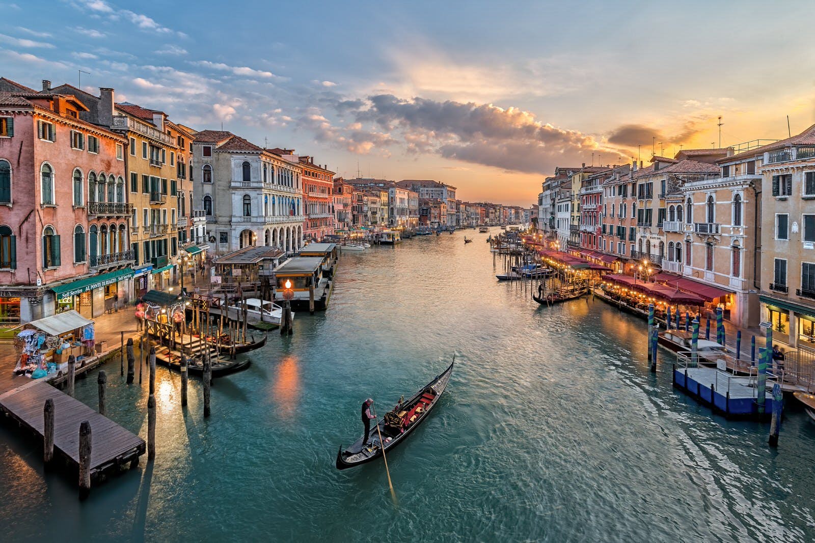 photo of a river in Venice